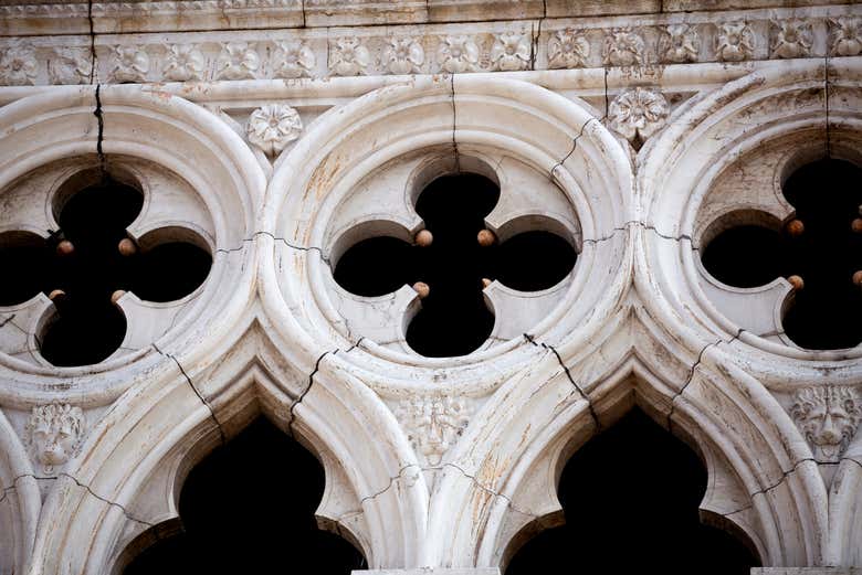 Dettagli della decorazione dle palazzo