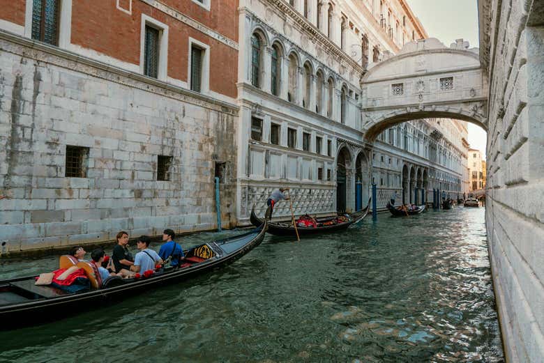 Giro in gondola dei canali di Venezia