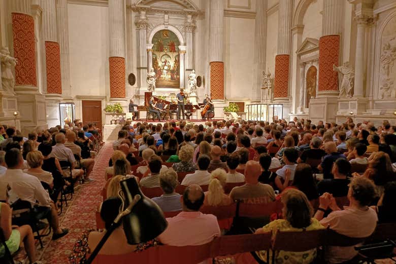 Interni della chiesa di San Vidal