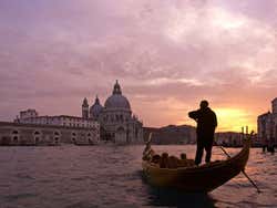 Canal Grande, gondola al tramonto