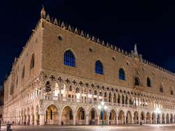 Palazzo Ducale di sera