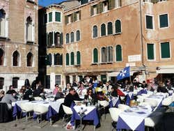 Ristorante con tavoli all'aperto a Venezia