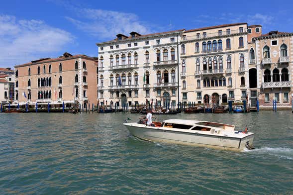Trasporto privato in watertaxi tra l'aeroporto e Venezia